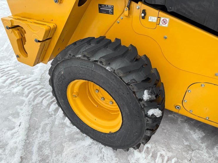 2022-caterpillar-246d3-image-18