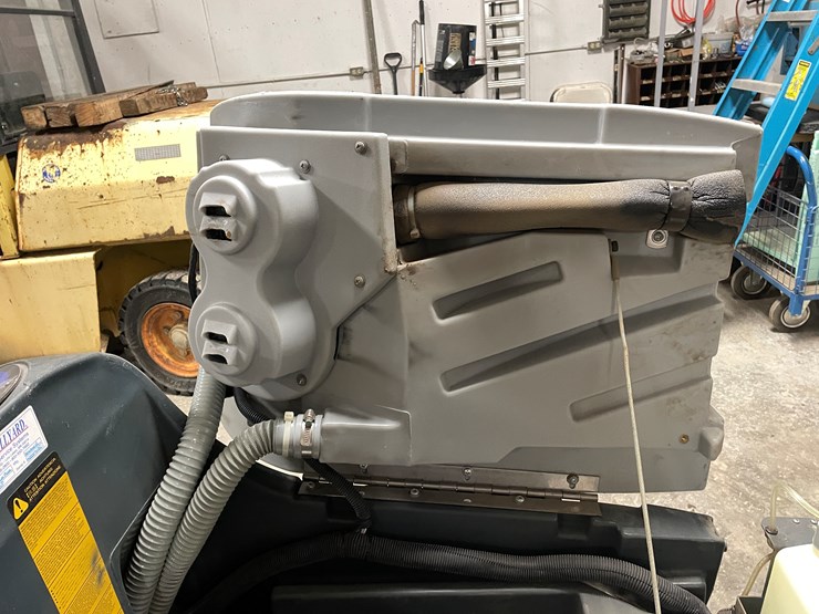 #304-•-advance-aqua-plus-carpet-extractor-image-23