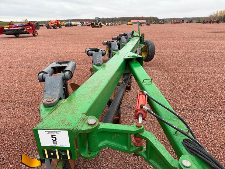 john-deere-2810-image-9