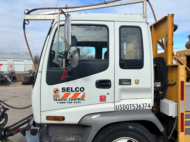 2005-gmc-t7500-image-8