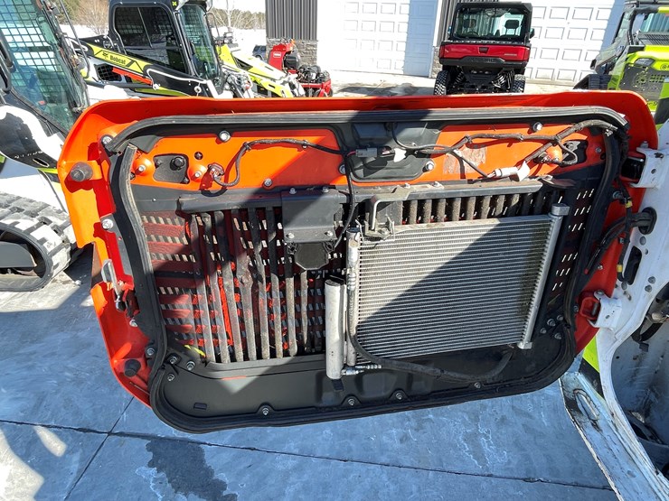 2022-bobcat-t76-image-26