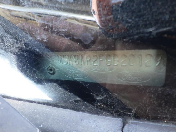 2015-ford-explorer-image-15