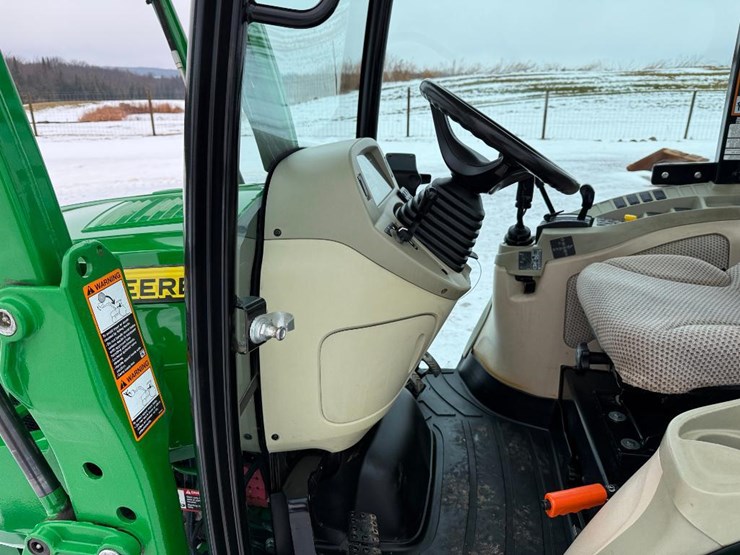 john-deere-3033r-image-48