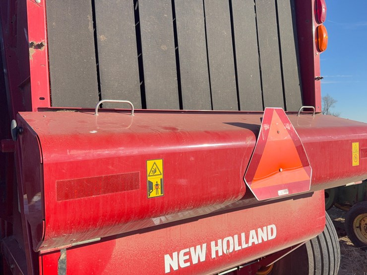 2020-new-holland-560-roll-belt-round-baler-image-17