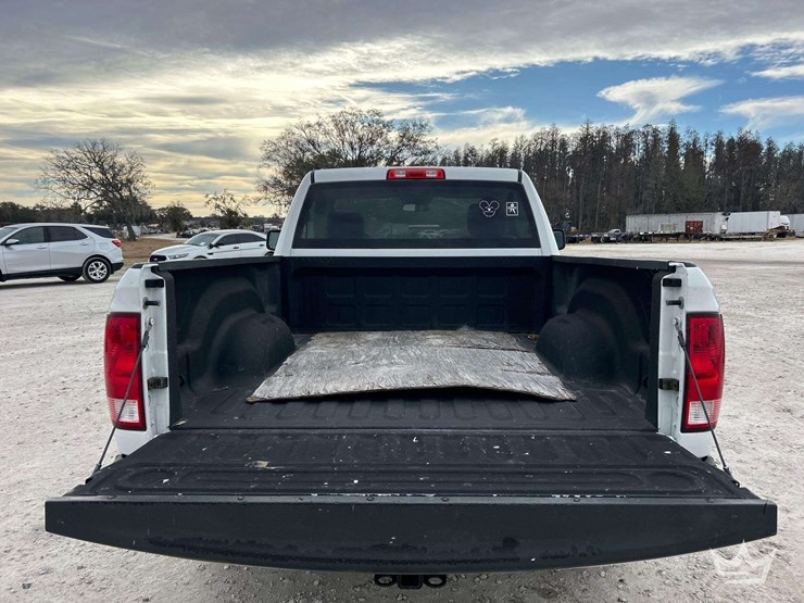 2015-dodge-1500-image-21