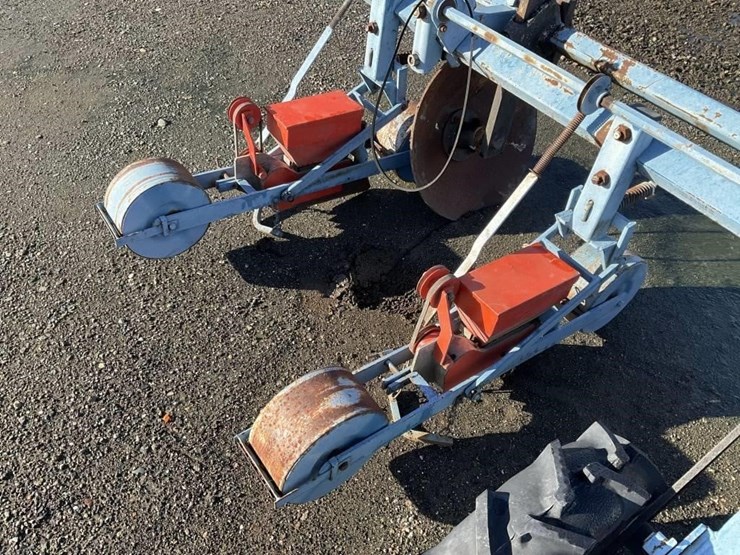 custom/gaspardo-3-pt-6-row-30"-planter-image-10