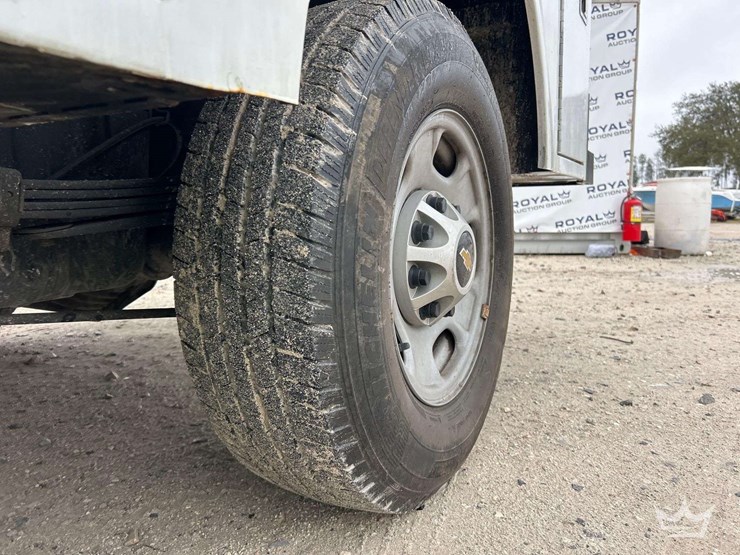 2015-chevrolet-silverado-2500hd-image-28