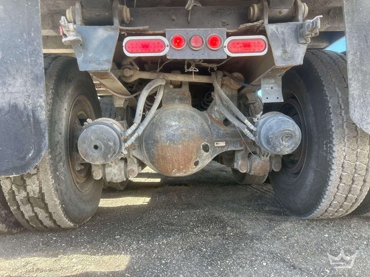 2005-peterbilt-357-image-33