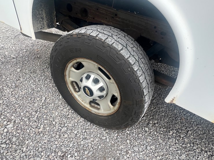 2016-chevrolet-2500-image-15