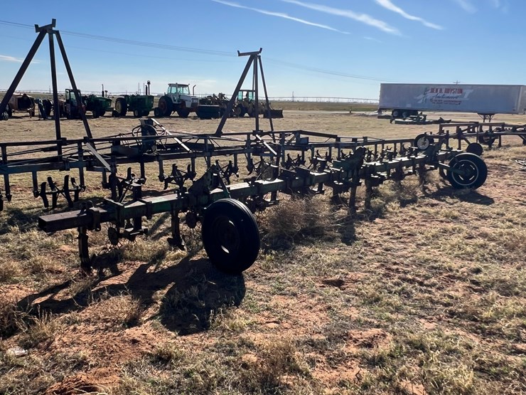 john-deere-pitchout-rig-image-1