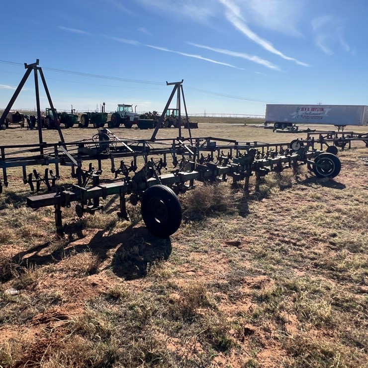 JOHN DEERE PITCHOUT RIG