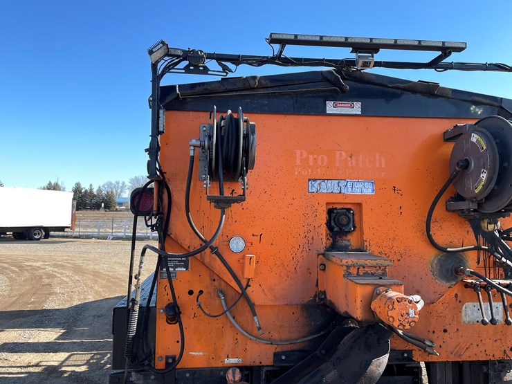 #1465-•-2013-freightliner-asphalt-truck-(has-mn-title)-image-32