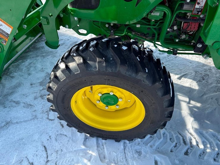 john-deere-4052r-image-10