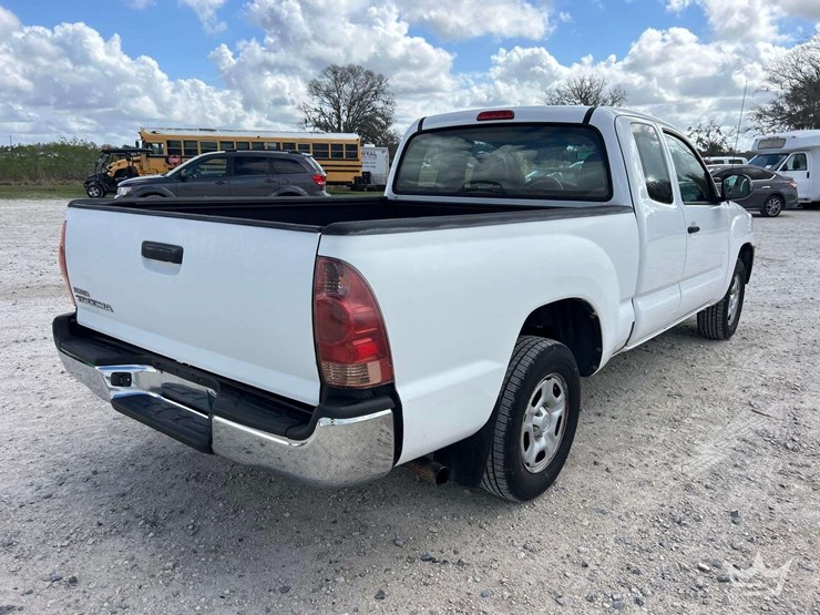 2015-toyota-tacoma-image-3