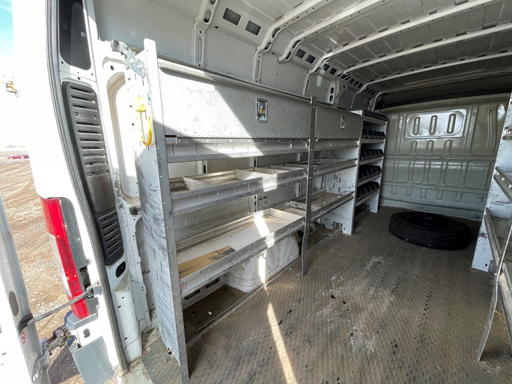 2016-dodge-3500-image-15