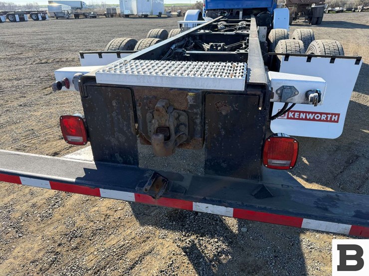 2015-kenworth-t800-image-31