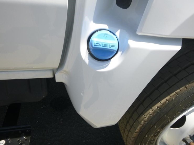 2023-chevrolet-silverado-5500hd-image-8