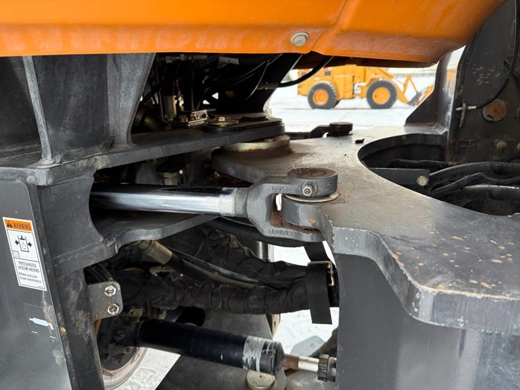 2023-case-621g-xr-image-30