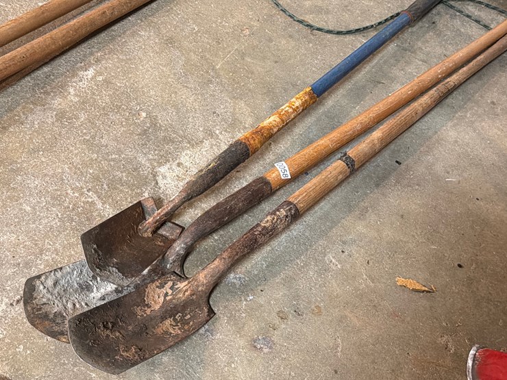 #58-•-(3)-spade-shovels-image-1