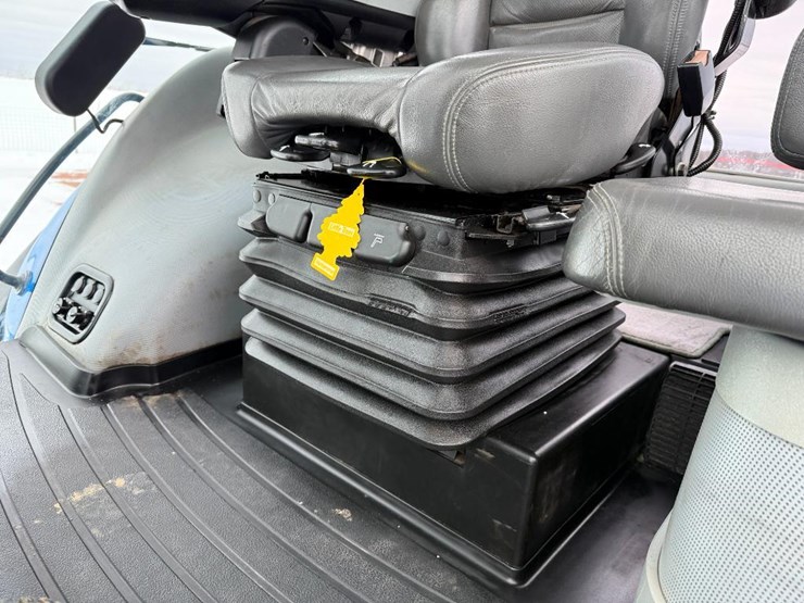 new-holland-t8.320-image-57