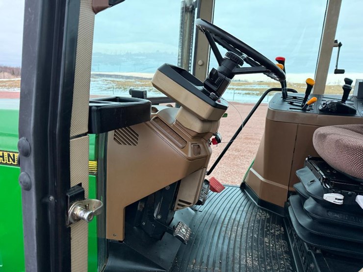 john-deere-6400-image-40