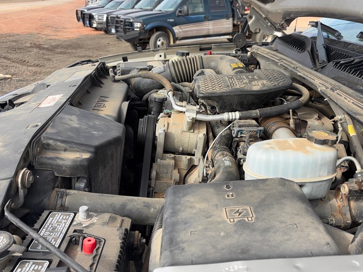 2004-chevrolet-2500hd-image-17