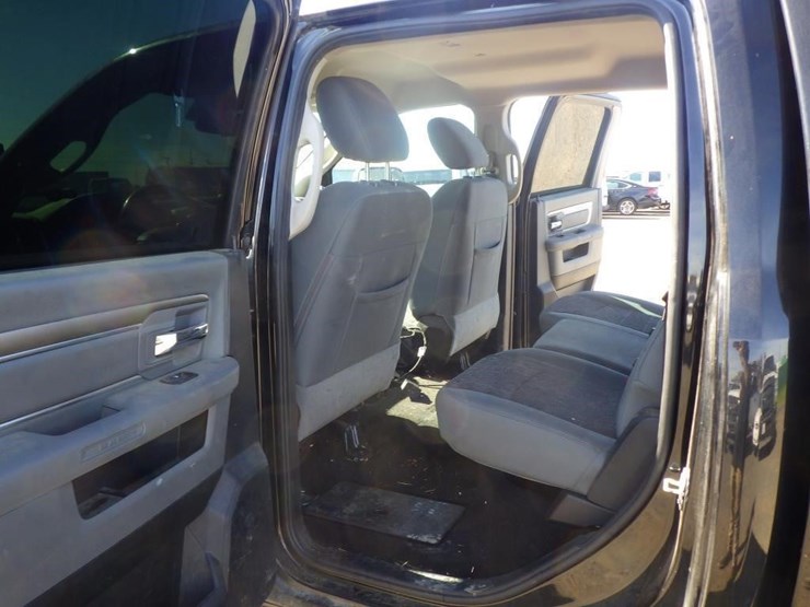 2016-dodge-3500-image-7