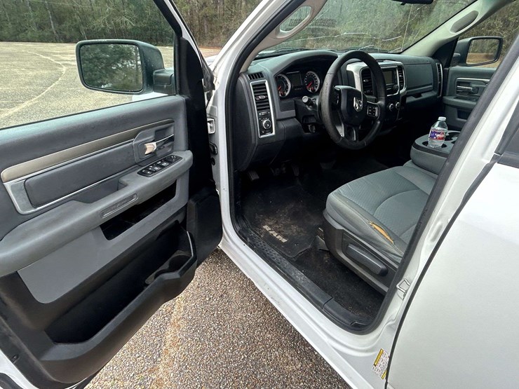 2016-ram-1500-slt-image-26