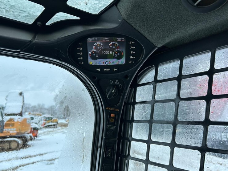 2021-bobcat-t770-image-28