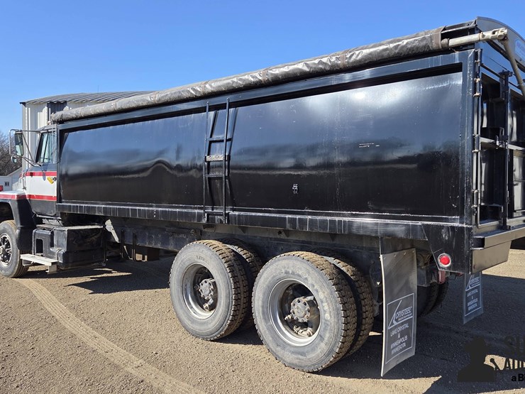 1982-ford-lnt9000-image-7