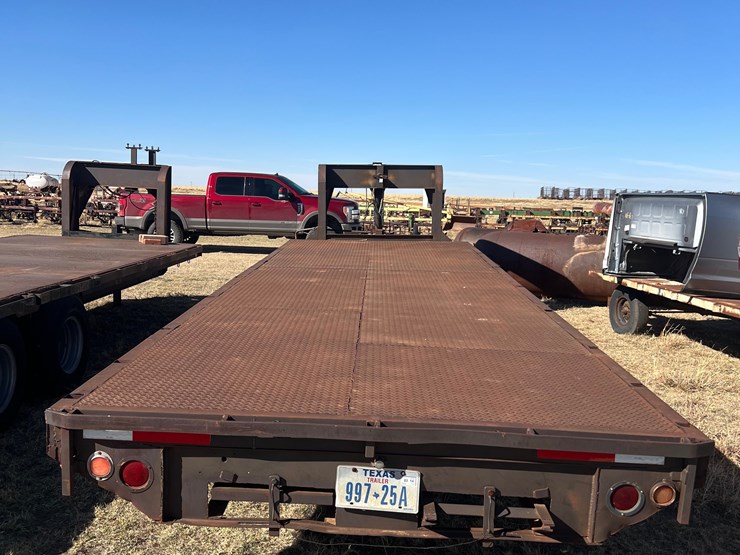 goosneck--flatbed-trailer-image-2