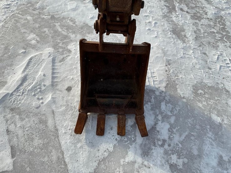 new-holland-e27sr-image-33