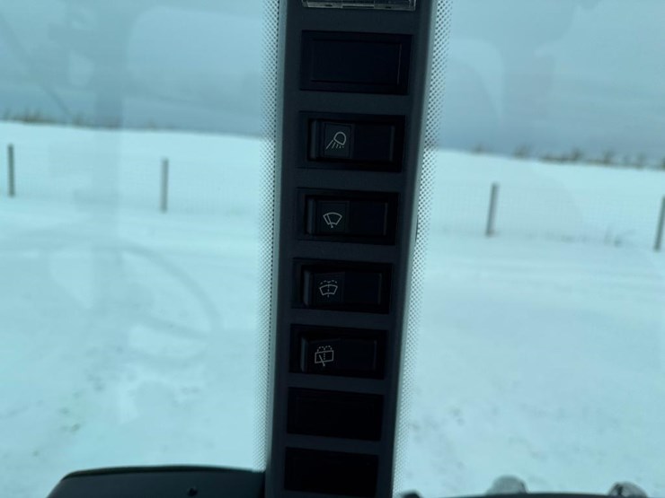 new-holland-tn75d-image-65