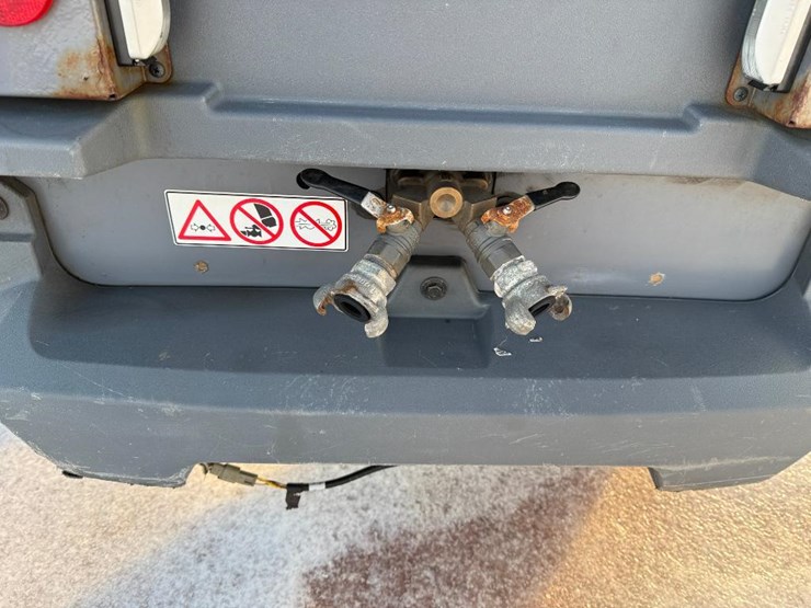 #107-•-lot-107-image-18