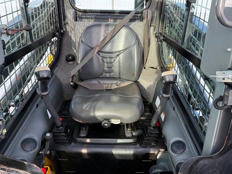 new-holland-l218-image-27