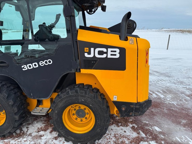 jcb-300-image-10