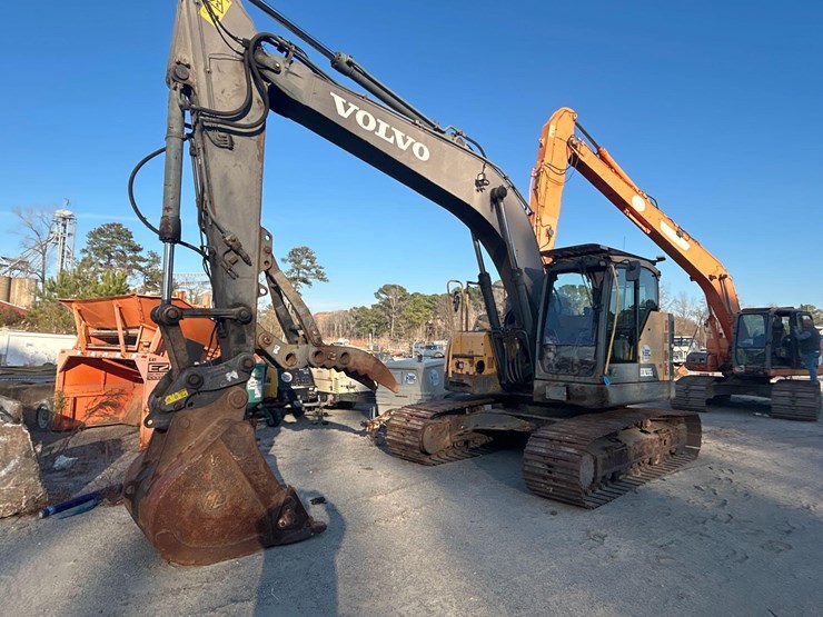 2016-volvo-ecr235el-image-1