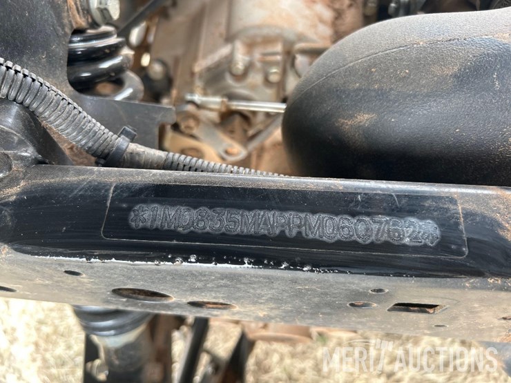 2022-john-deere-gator-image-29