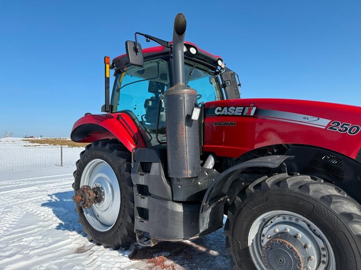 case-ih-magnum-250-image-19