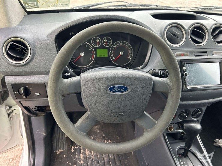 2013-ford-transit-connect-image-11