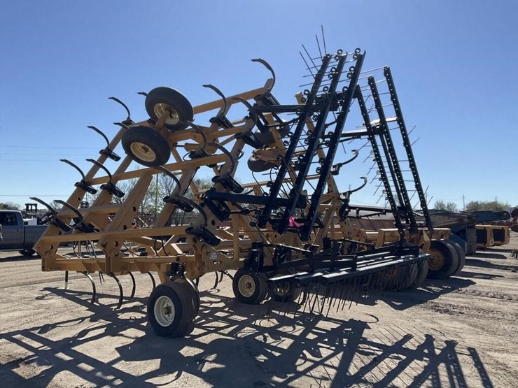 sweco-36'-fold-up-field-cultivator-image-5