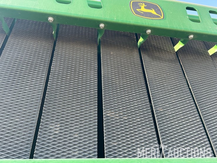 john-deere-561m-image-26