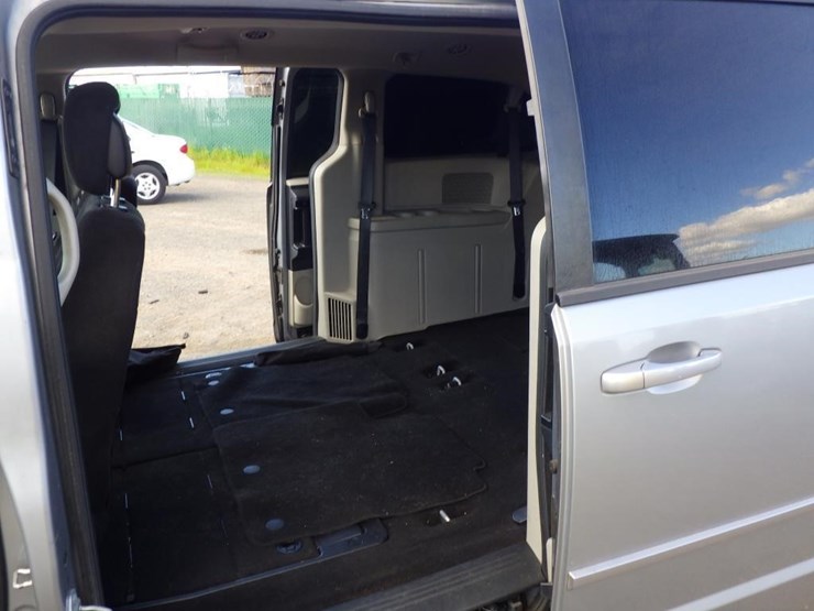 2015-dodge-grand-caravan-image-7