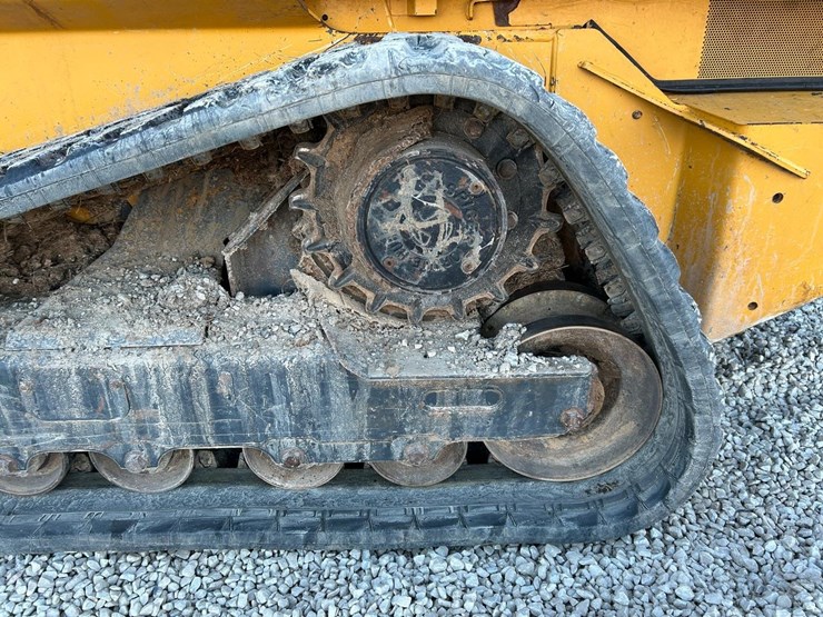 2022-deere-331g-image-19