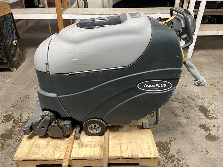 #304-•-advance-aqua-plus-carpet-extractor-image-8