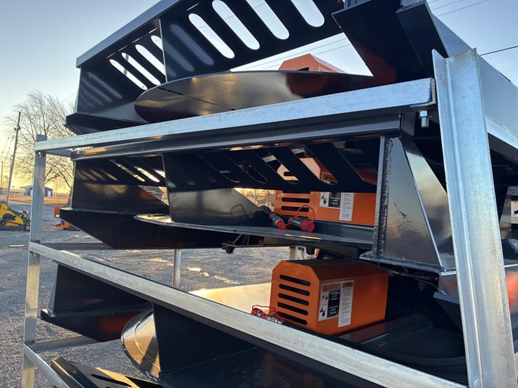 #115400-•-skidsteer-mt-72"-brush-cutter-image-4