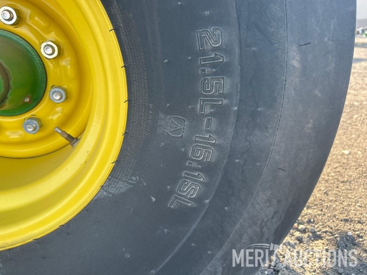 john-deere-561m-image-10