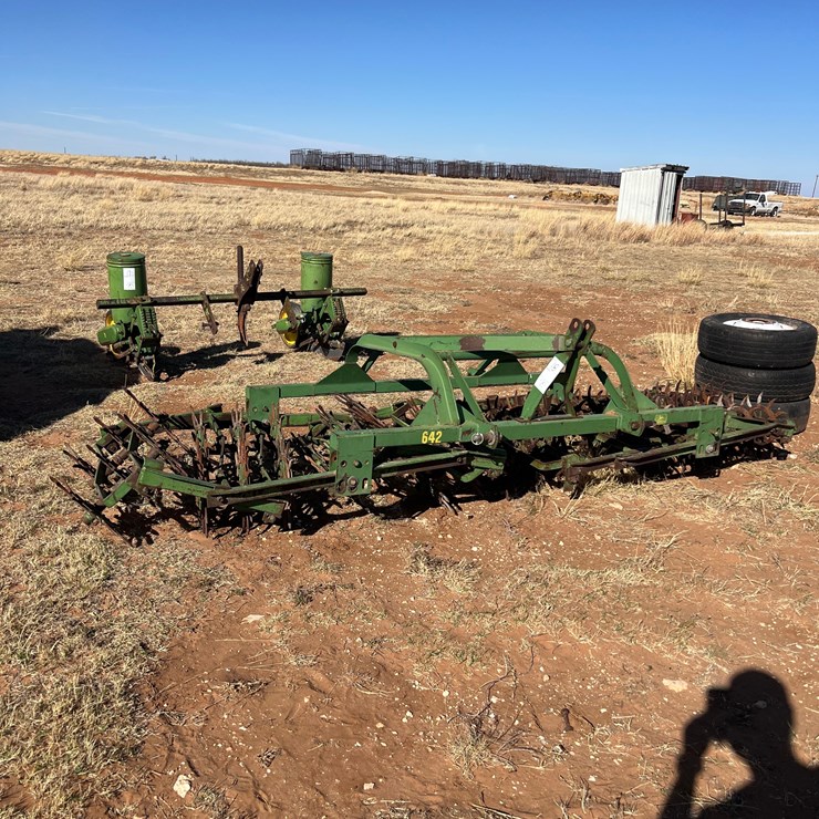 JOHN DEERE 642