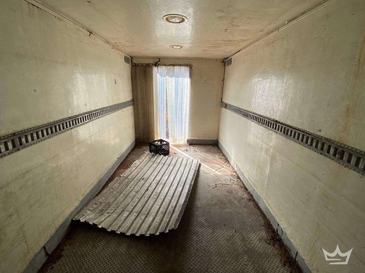 2005-freightliner-m2-106-image-19