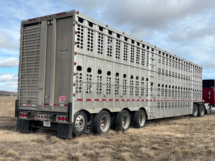 2018-wilson-livestock-trailer-image-3